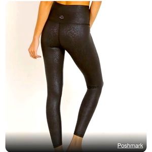 Beyond Yoga NWT Viper Black Snake Print Legging Small